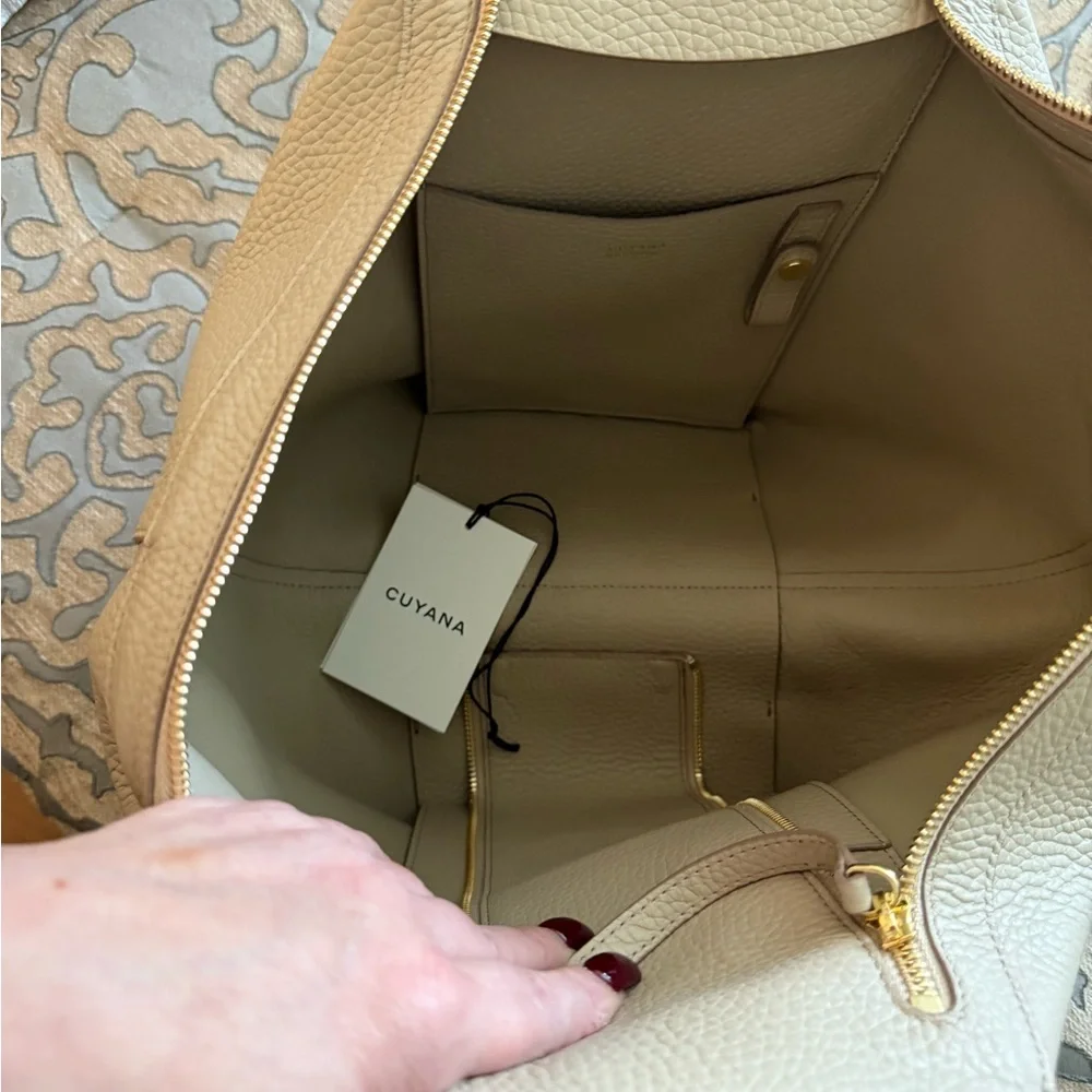 Cuyana Pebbled Leather Shoulder Bag in Stone - Picture 6 of 6